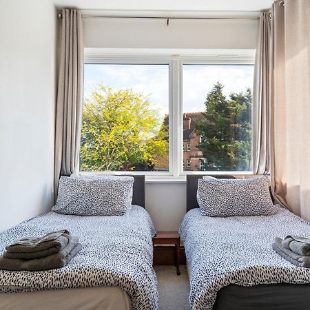 Modern 2 Bedroom Apartment In Mitcham, London Kültér fotó