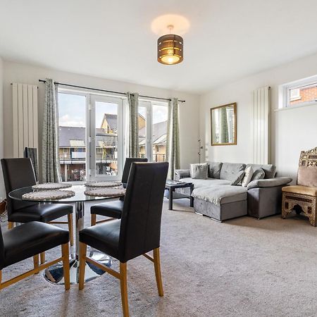 Modern 2 Bedroom Apartment In Mitcham, London Kültér fotó