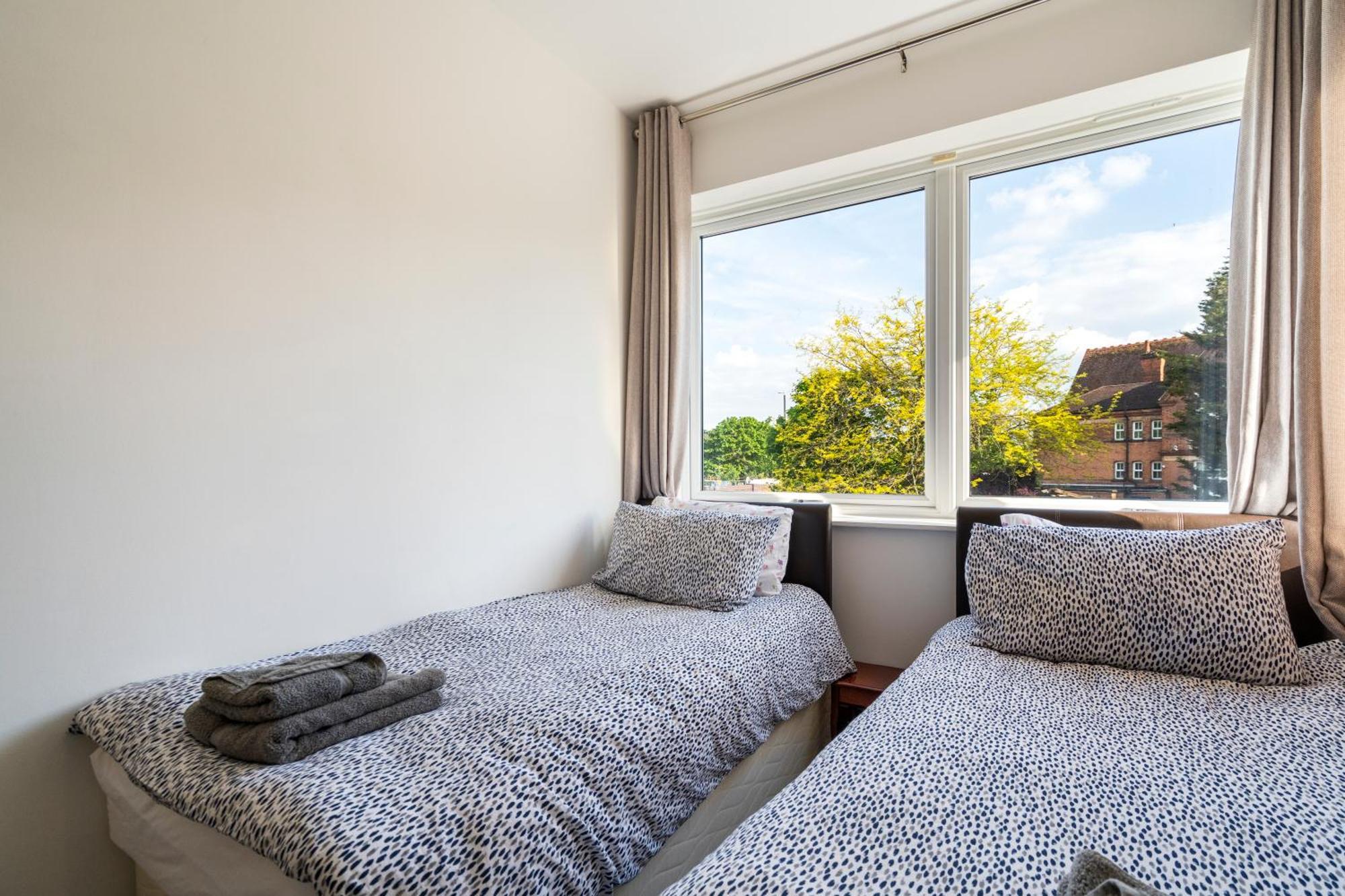 Modern 2 Bedroom Apartment In Mitcham, London Kültér fotó