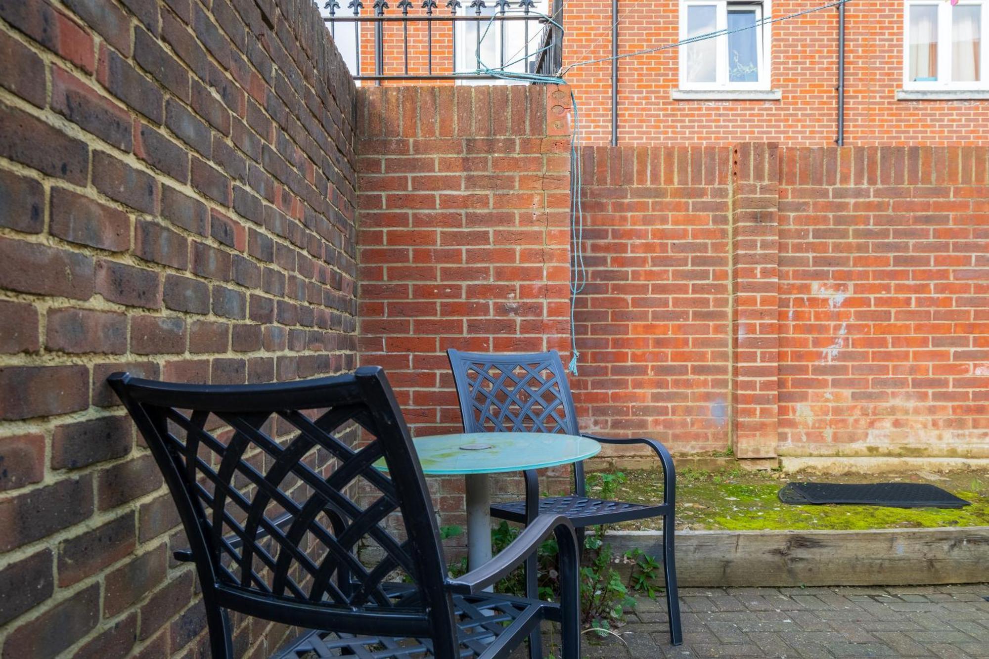 Modern 2 Bedroom Apartment In Mitcham, London Kültér fotó