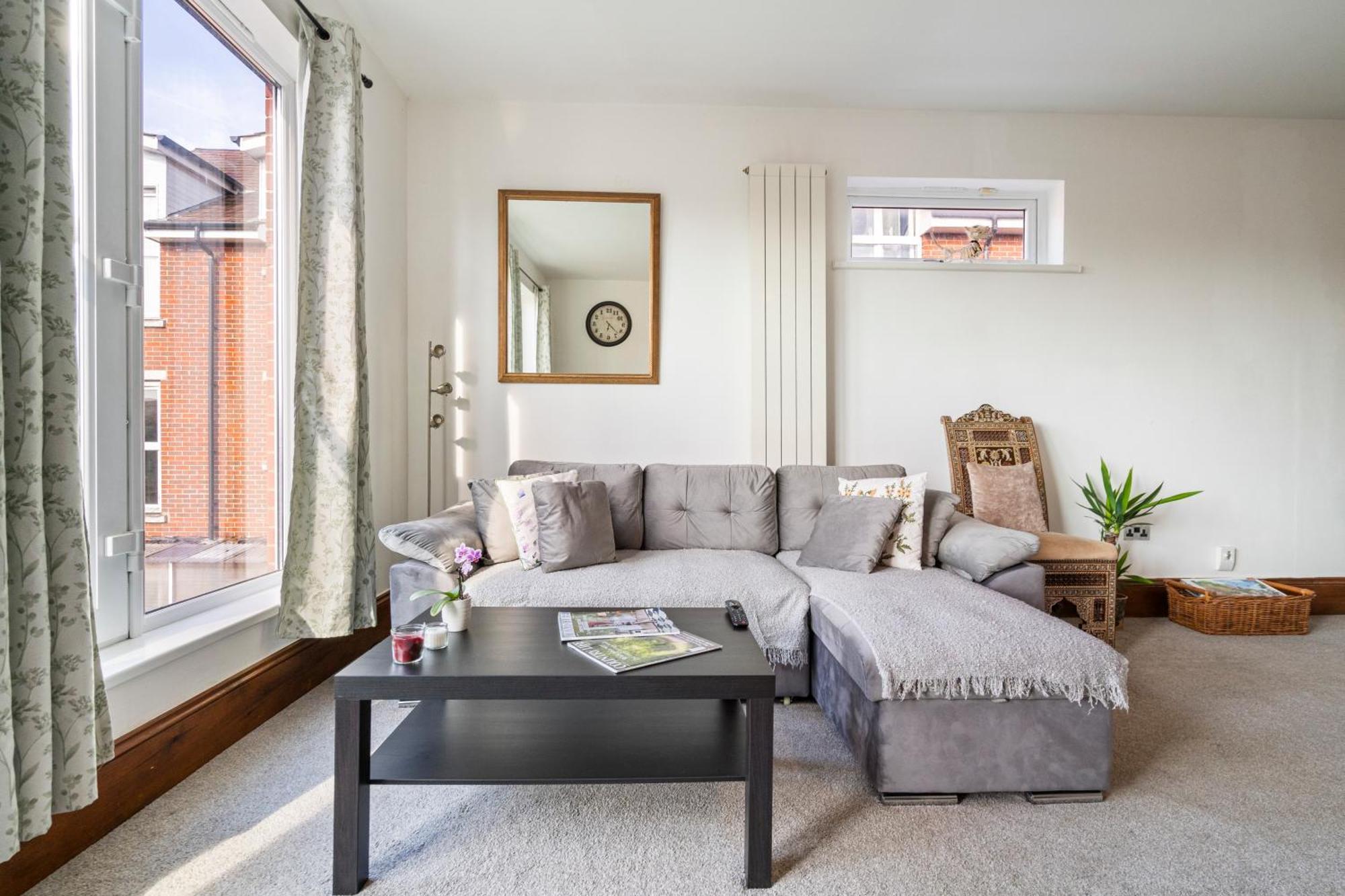 Modern 2 Bedroom Apartment In Mitcham, London Kültér fotó