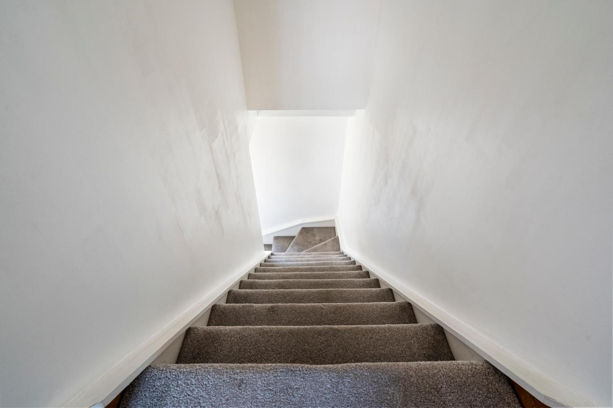 Modern 2 Bedroom Apartment In Mitcham, London Kültér fotó
