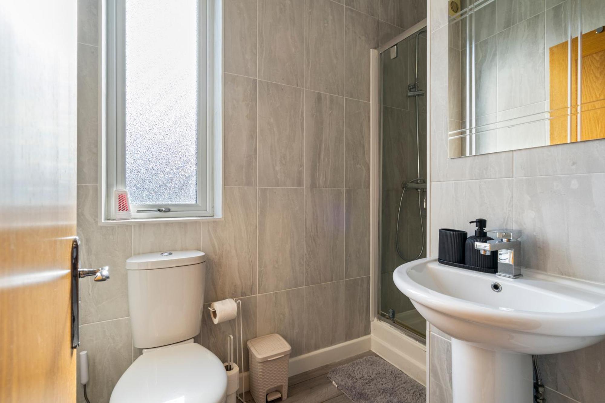 Modern 2 Bedroom Apartment In Mitcham, London Kültér fotó